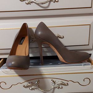 Ann Taylor Heels, Size 7, Grey